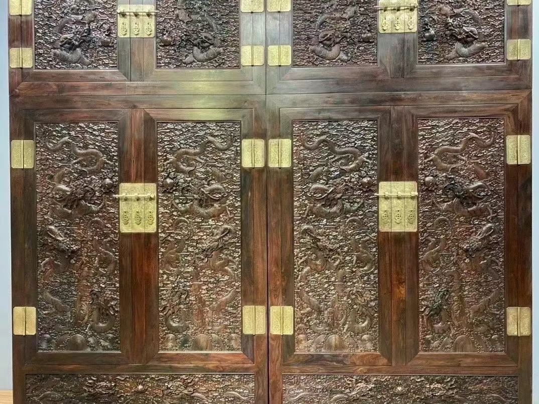 老挝红酸枝巴里黄檀檀雕顶箱柜：古典美学与现代生活的完美融合
