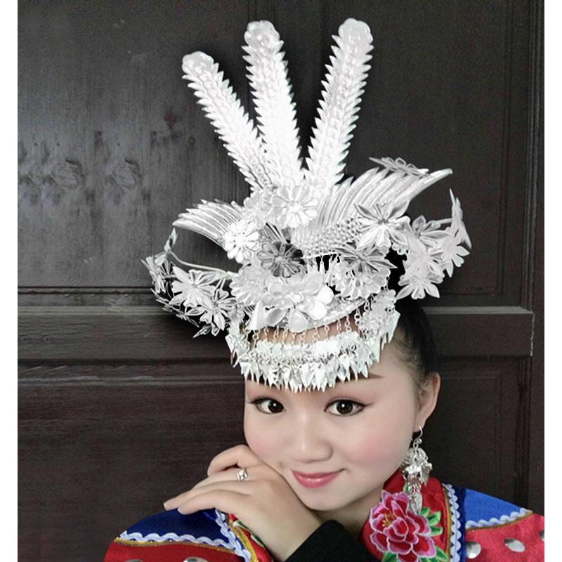 新款苗族头饰：穿越时空的舞台魔法，让侗族帽子银饰点亮你的演出！