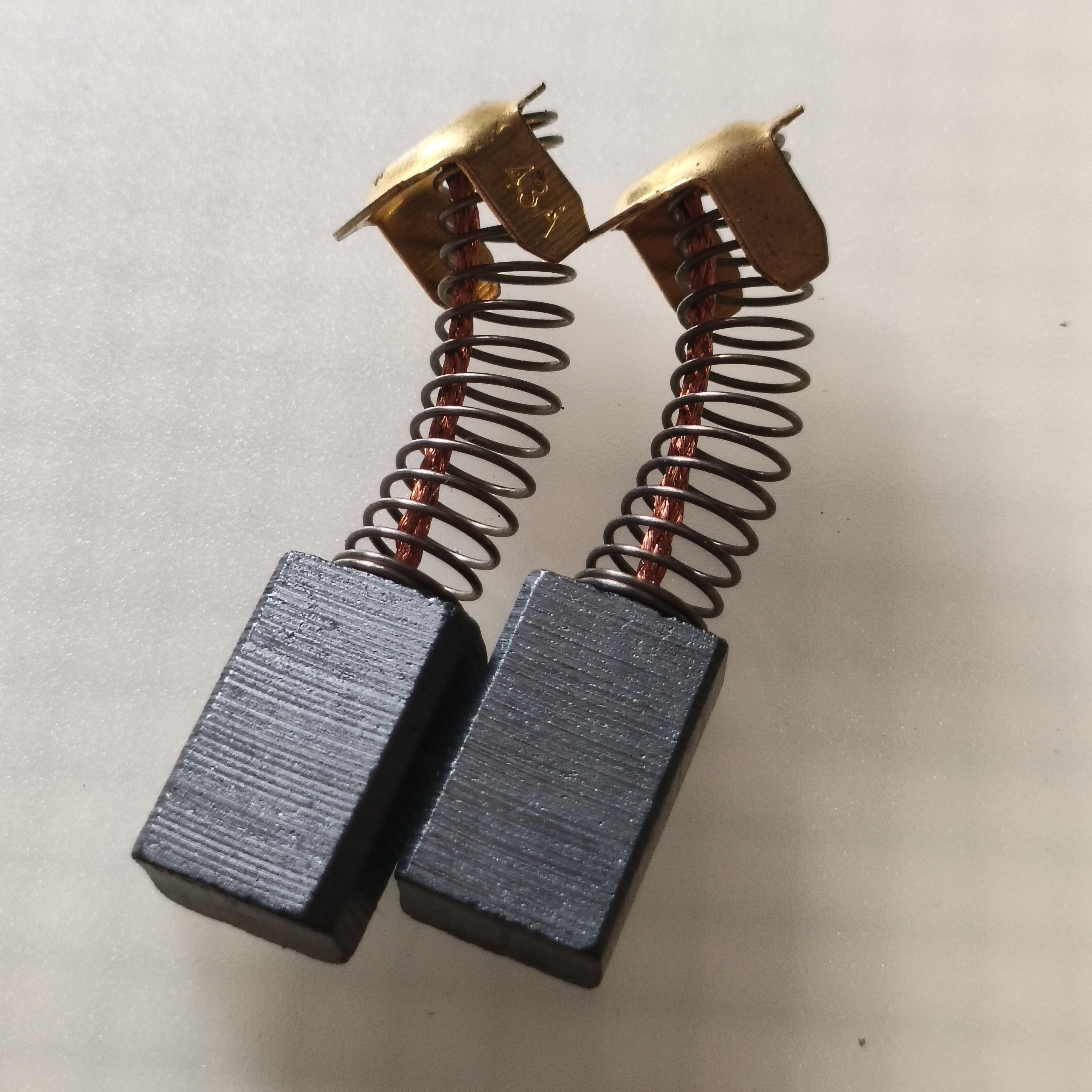 子母锯电机碳刷：解锁电动工具新体验，切割机必备神器！️