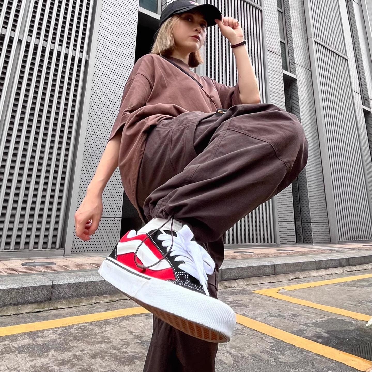 乌莎：万斯背后的神秘力量，时尚界的隐形女王