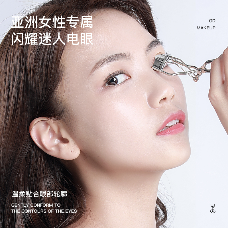 曹国栋睫毛夹：自然卷翘，持久定型，初学者也能轻松驾驭的秘密武器！