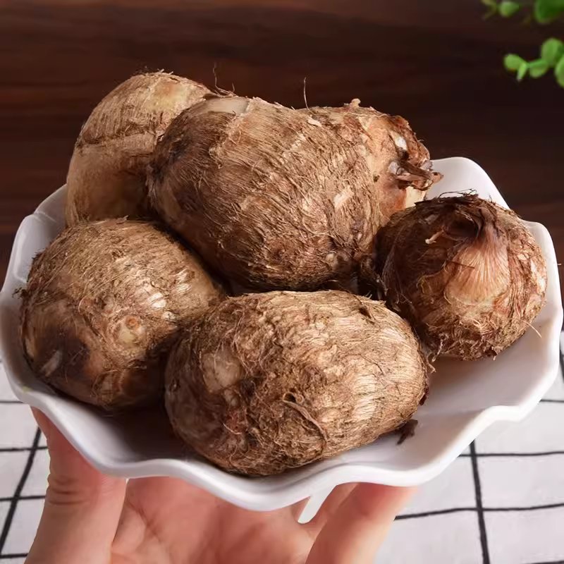 新鲜现挖山东牛奶毛芋头：软糯香甜，农家自种芋艿子的美味秘密大揭秘！