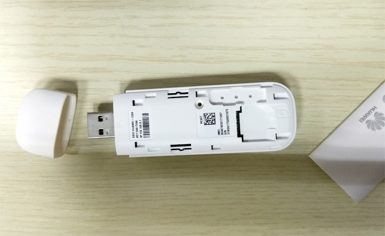 华为E8372h-155随行WiFi 2 mini：解锁4G车载WiFi新体验，全网通带你飞！