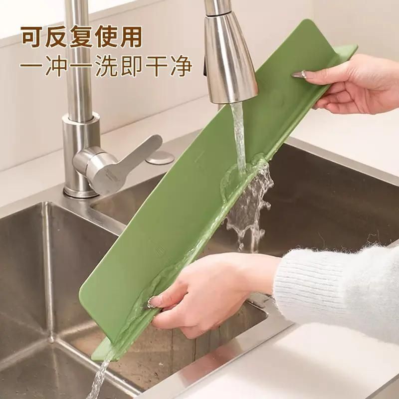 厨房救星！防溅升级一体式吸盘挡水板，一按即吸，告别水花四溅！