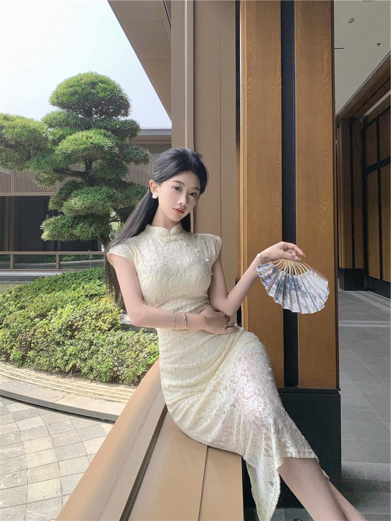 小个子也能穿出大气质！新款红色旗袍惊艳全场，新中式美到窒息