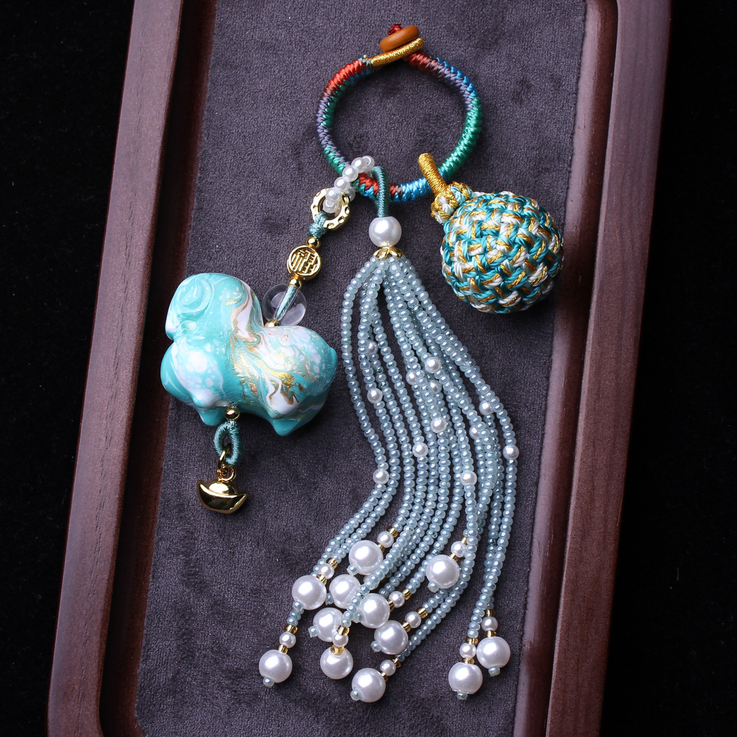 如何挑选一款符合潮流趋势的大漆唐马流苏穗子串珠包包挂件？