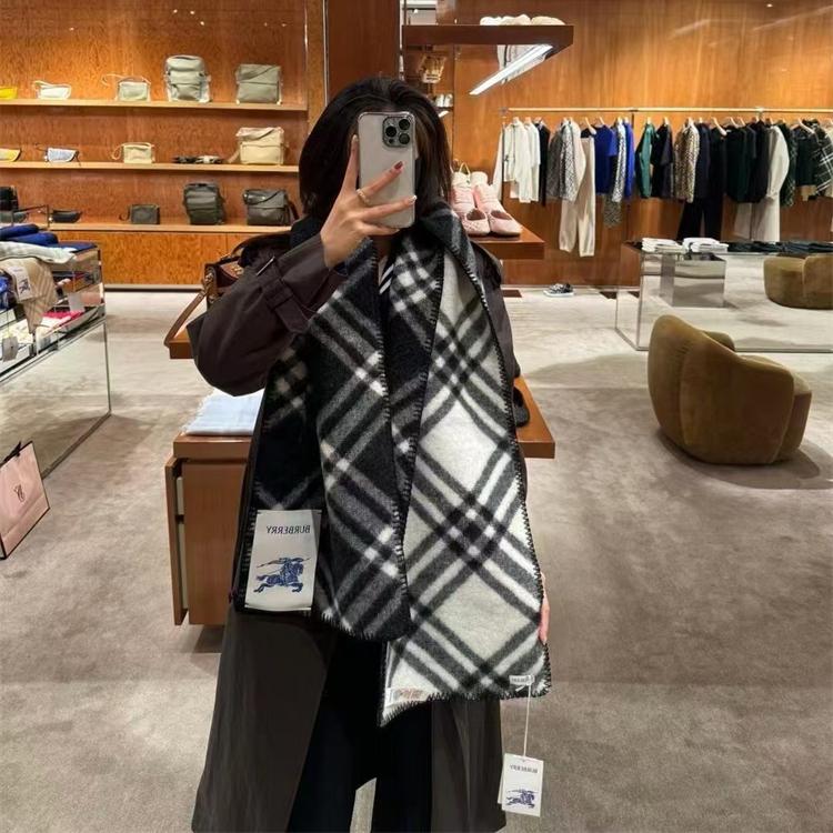 巴宝莉战马围巾为什么如此受欢迎？