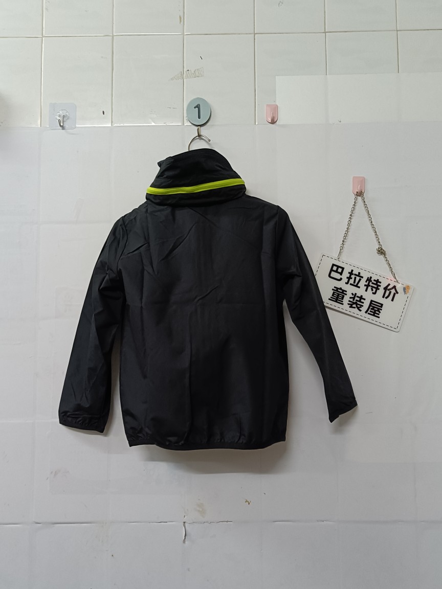特价儿童专柜正品男童单风衣外套，春季必备，帅气休闲百搭！