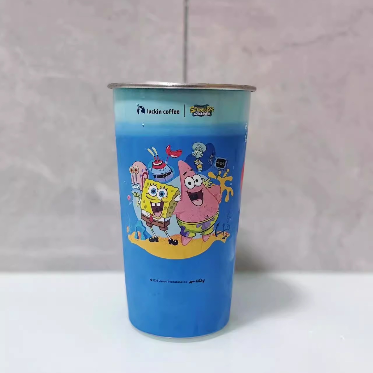 海绵宝宝海草汁吸管杯：高颜值大容量便携水杯，萌翻天的礼物杯子！