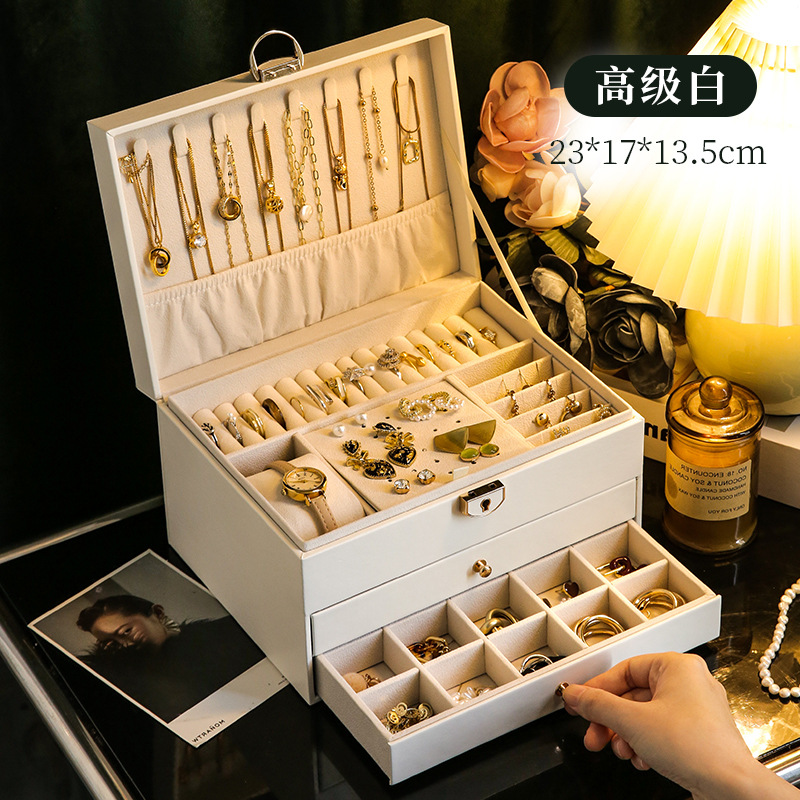 放黄金的首饰盒抗氧化珠宝手饰品耳环三金五金收纳盒带锁高档精致，让你的珠宝焕发光彩！