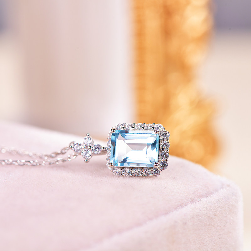 这款宝创集18K金托帕石项链有什么独特之处？