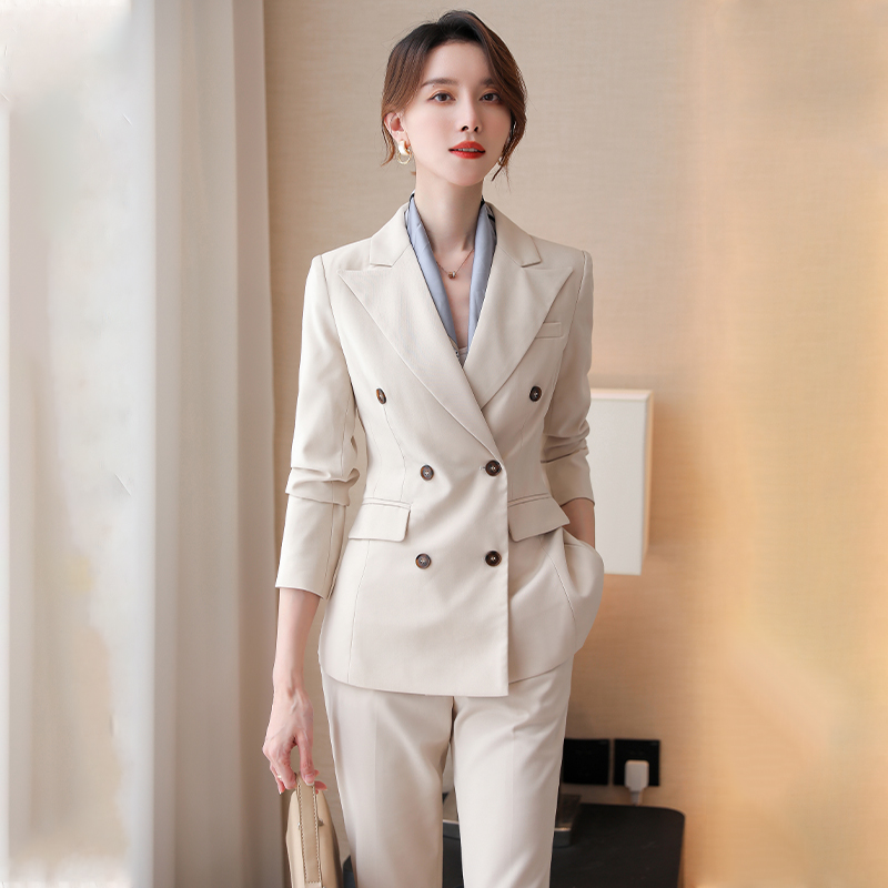 诗璐雅气质西服：职场女神必备，面试神器，穿出自信与专业！