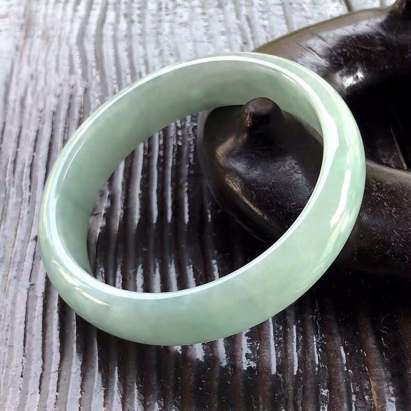 翡翠界黑马！非洲翠手镯F3冰种飘花，天然A货带证书，这波不冲真的亏大了！