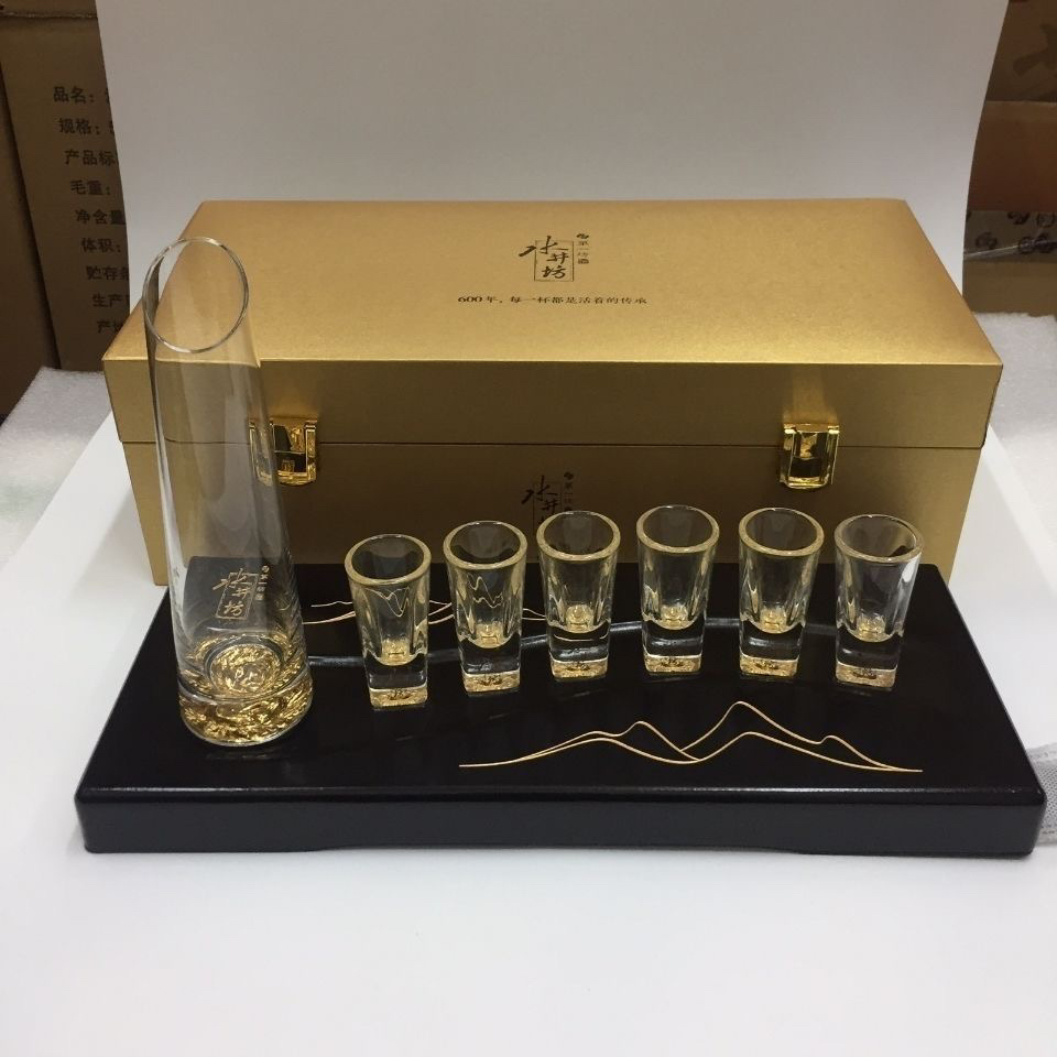 水井坊国家宝藏款酒具套装：底部狮子图案，揭秘藏酒文化中的神秘符号