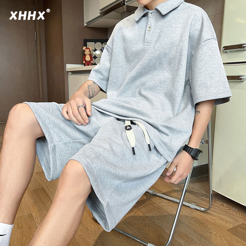 浅灰色polo衫配什么裤子更好看？