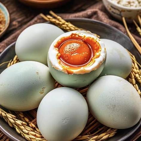麦臻选熟咸鸭蛋10枚：咸香美味的秘密武器，舌尖上的极致享受！