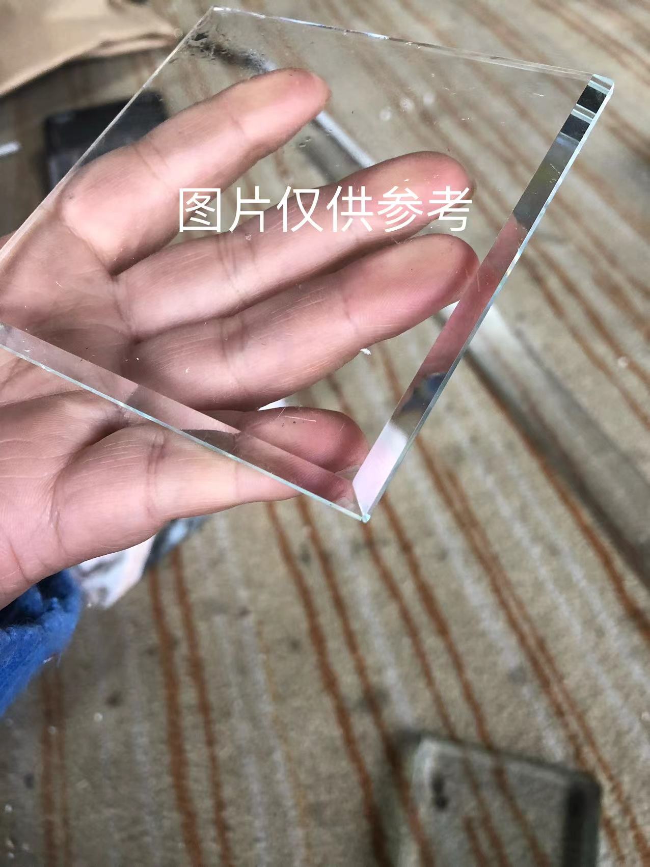 超白玻璃的秘密：1.8mm超白布纹压花玻璃与超白压花压延玻璃的极致美学