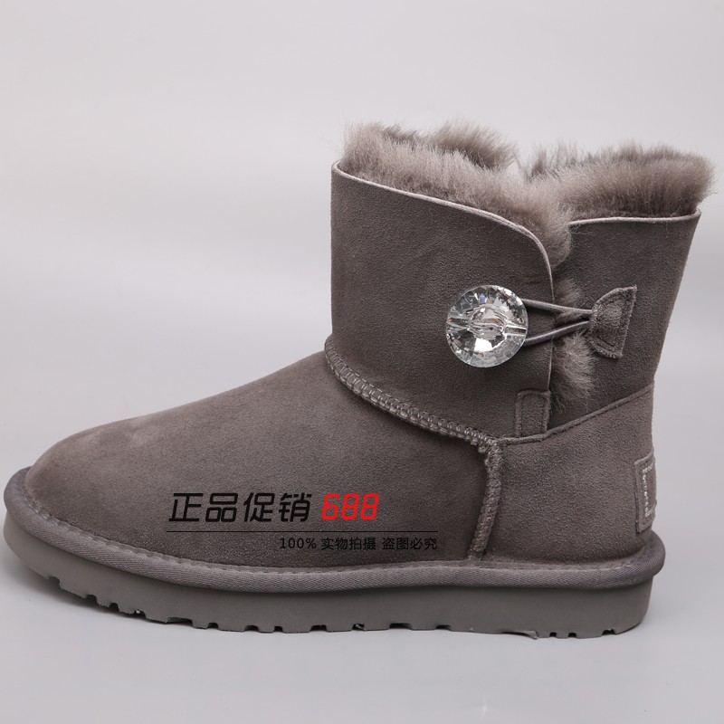 UGG经典短靴1016222到底值不值得买？雪地穿搭神器实测！这波不冲亏麻了
