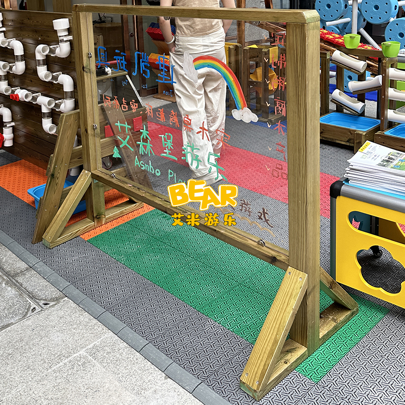幼儿园户外儿童防腐木透明涂鸦板水洗绘画架防雨防晒沙池玩具定制：打造孩子的创意乐园！