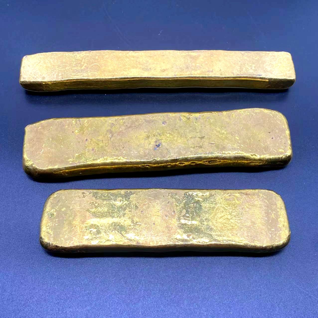 古玩杂项：金锭元宝铜锭，复古家居工艺摆件，2头微翘，你家的收藏品够经典吗？