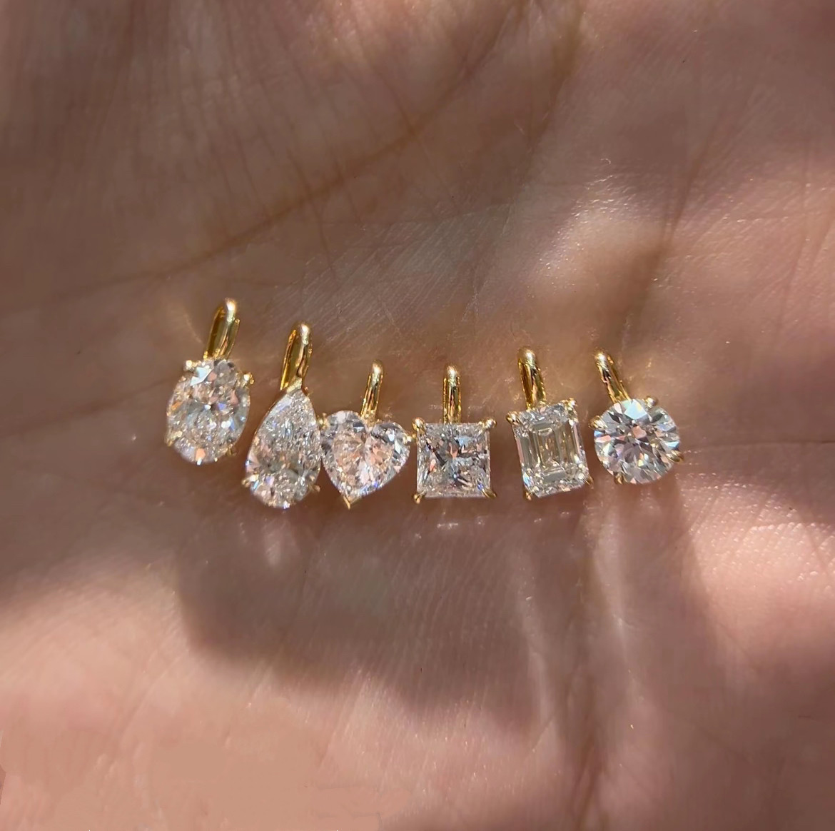 18K金异形培育钻石吊坠适合哪些场合?