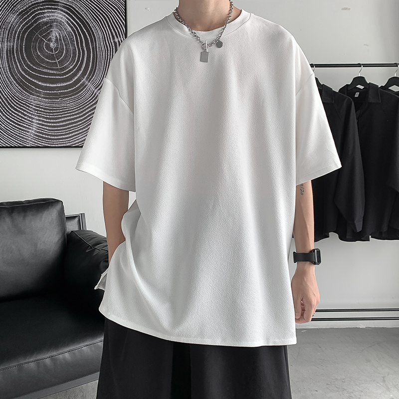 服装品牌设计师大揭秘：谁在幕后创造潮流？