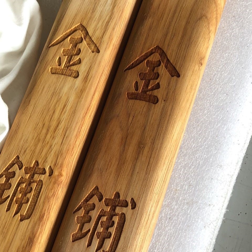 新中式实木门把手 vs 高档玻璃大门拉手：酒店商铺会所的无框门订制LOGO之争