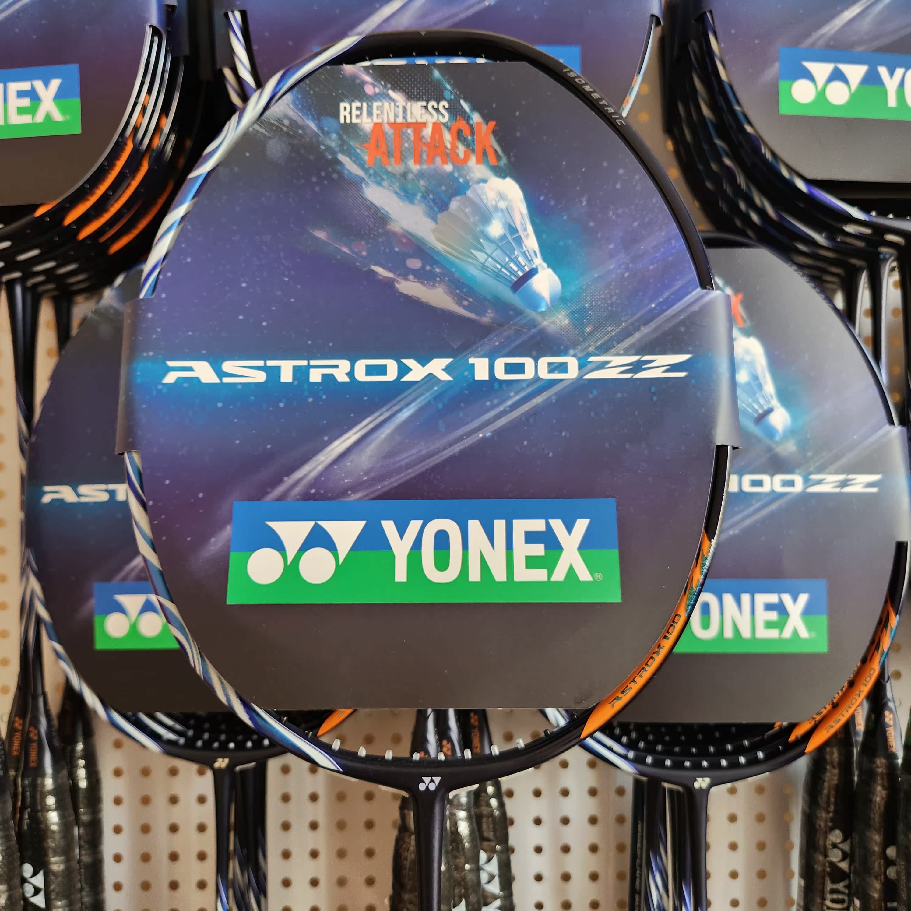 天斧100zzax100zz：石宇奇同款，藏青古红，谁说专业羽毛球拍不能时尚？