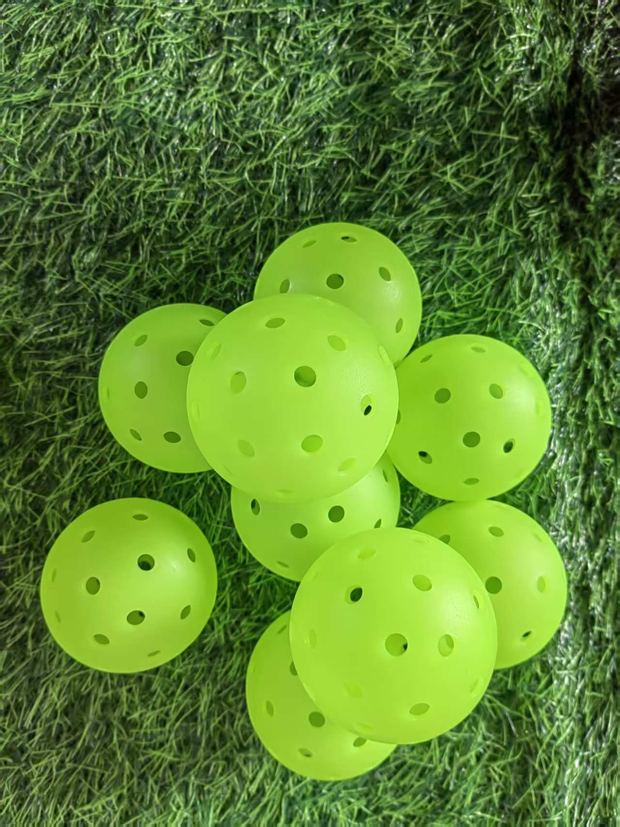 微瑕疵匹克球100个滚塑球专业比赛用球：飞行稳定不易变形，工厂直销的秘密武器！