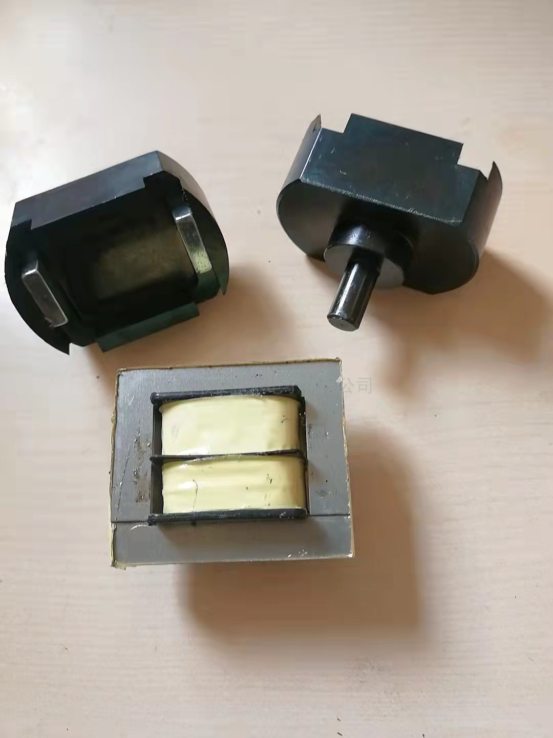 自动包胶机变压器磁芯包胶夹具，EE10 EE16治具大揭秘！️