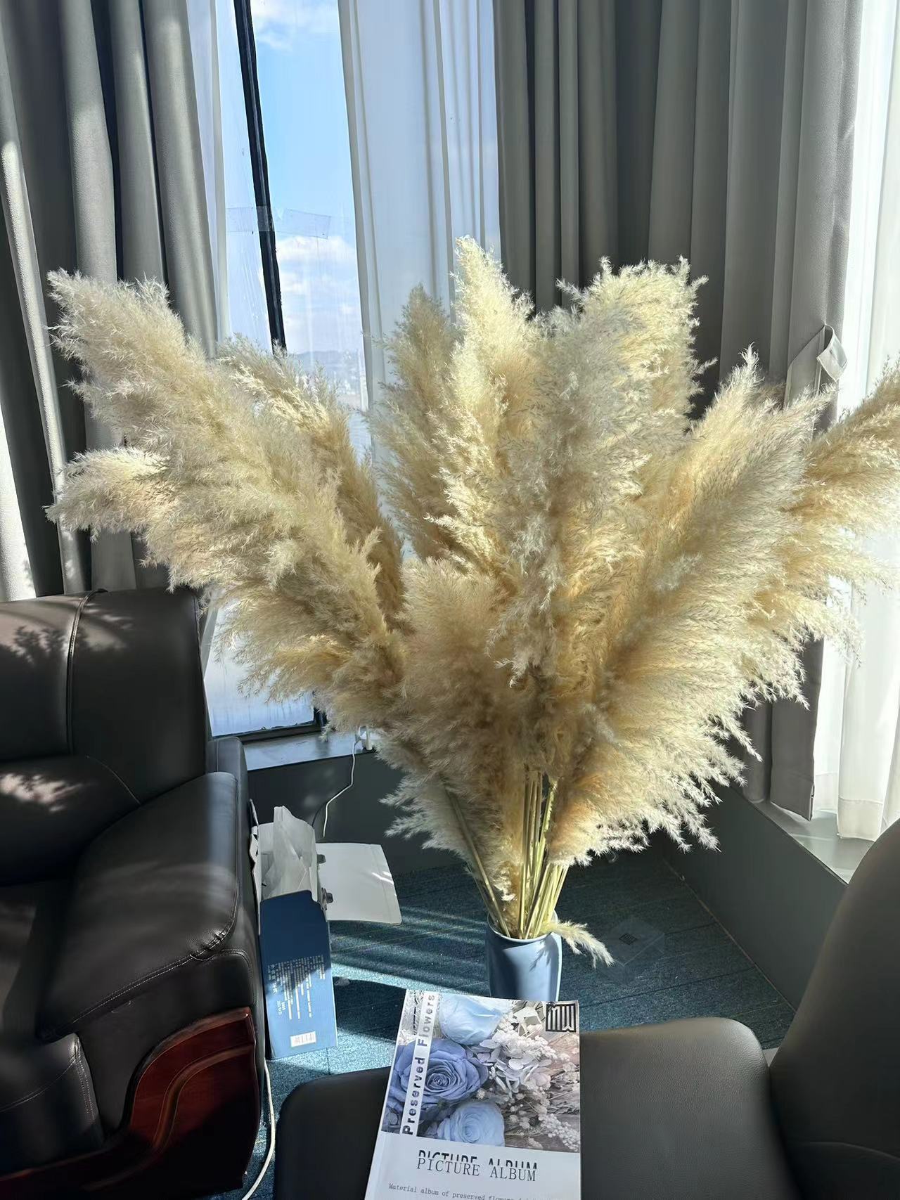 本与高级感：蒲苇干花真花束样板间餐厅餐桌花艺摆件，打造永生花装饰摆设的艺术盛宴