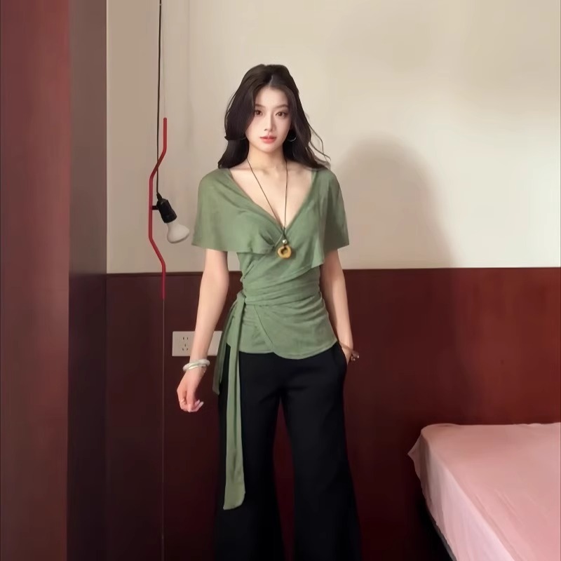 小蔡姑娘大码夏季假两件绑带设计感百搭时尚甜美修身显瘦V领T恤女，夏日必备显瘦神器✨