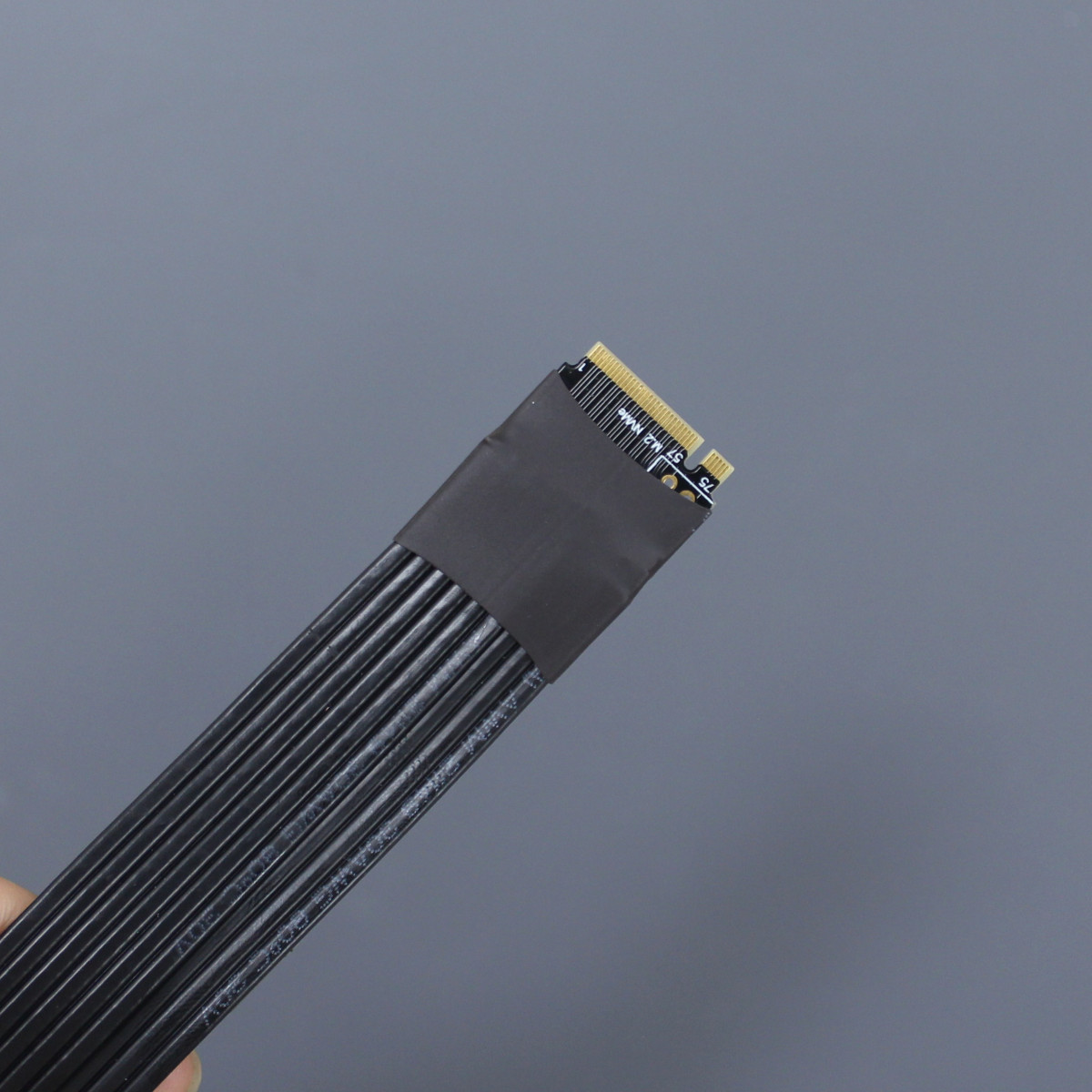 显卡延长线非USB PCIe4.0x16转M.2 NVMe：解决空间难题的神器，A卡N卡ADT兼容神器大揭秘！