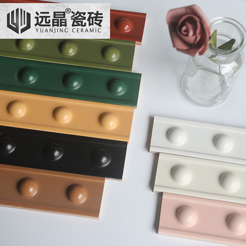圆点腰线瓷砖：如何用黑白压条与牛油果绿点亮你的家居空间？