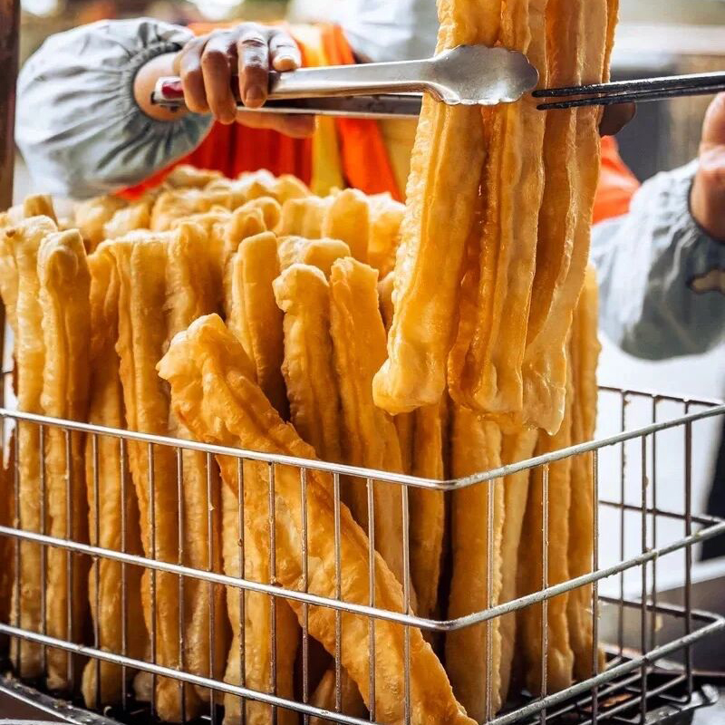 孔麒翔早餐大揭秘：空心大油条，速冻半成品面食的健康新选择！