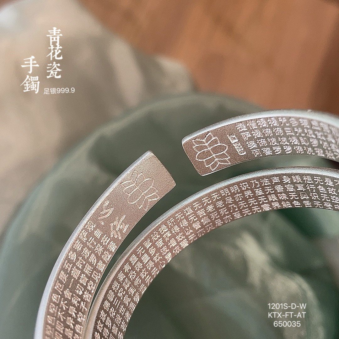 青花瓷风9999足银珐琅复古手镯：穿越时空的东方美学，你值得拥有的中国风饰品