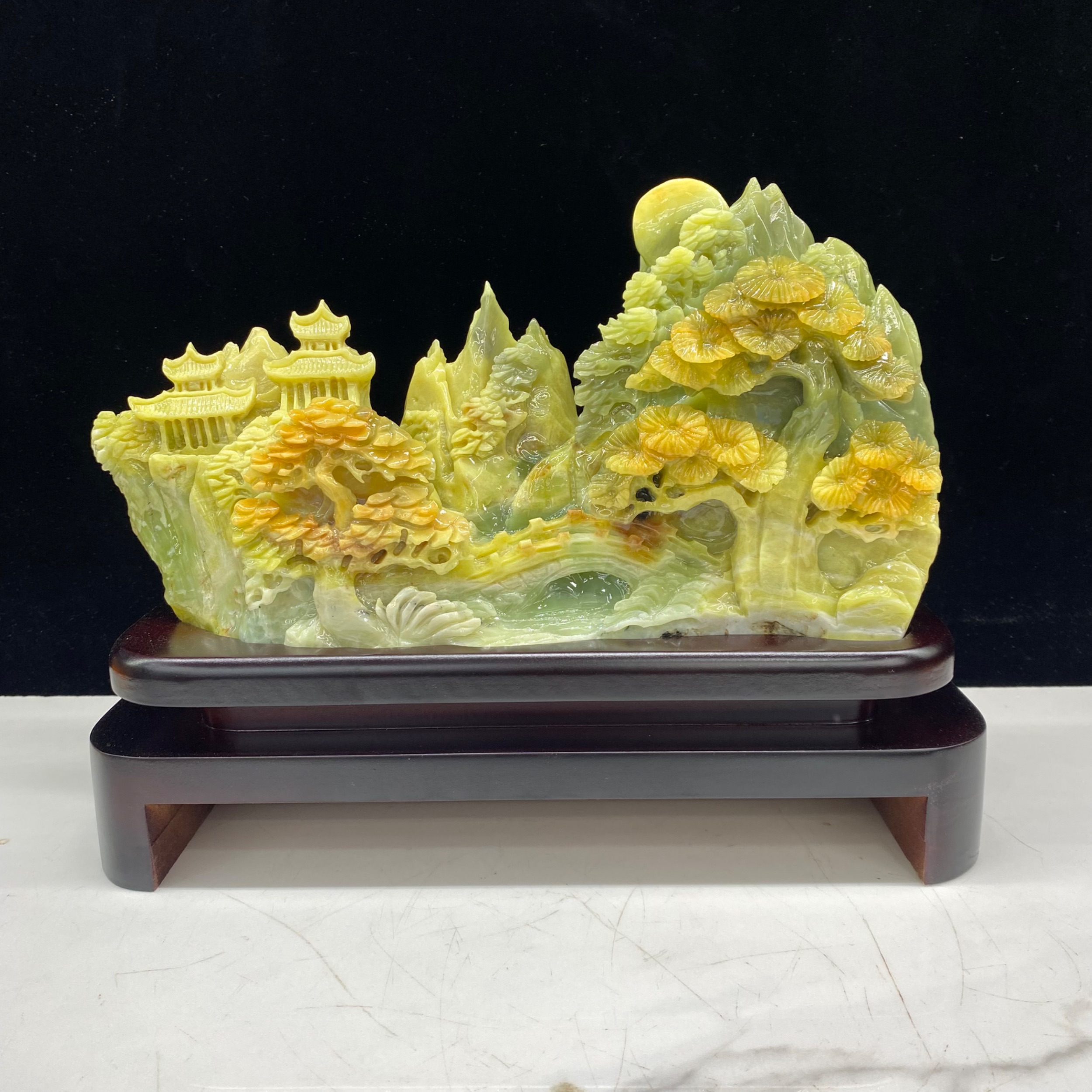 岫玉绿水青山玉山水摆件：自然之美，家居点缀新风尚