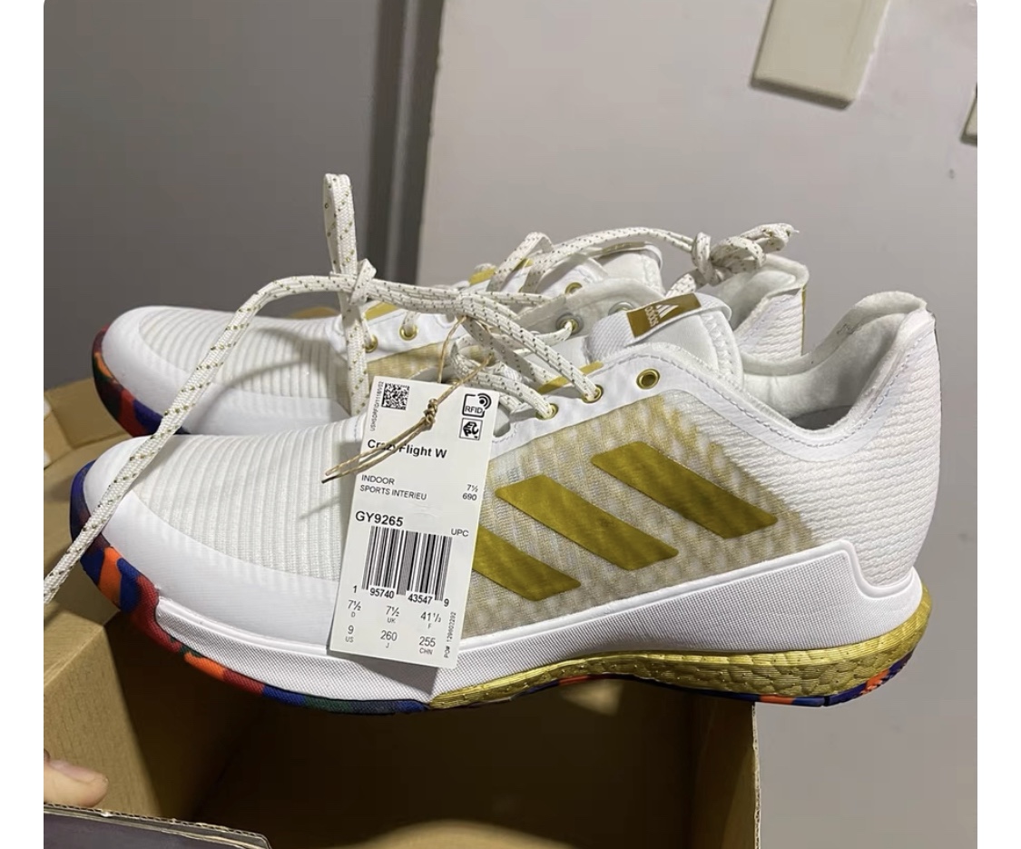 Crazyflight室内Boost运动鞋女子版：阿迪达斯HR0633，你的运动新宠！