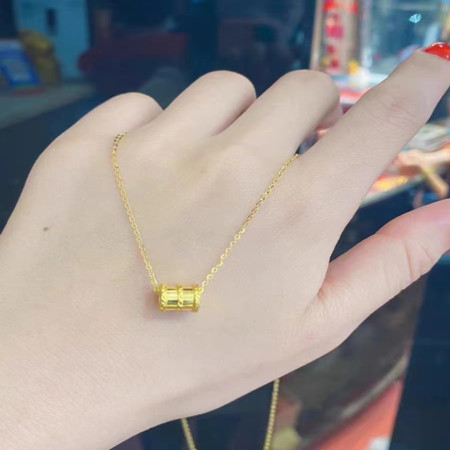 周大福福气小笼包黄金吊坠，萌翻天的幸运符！✨