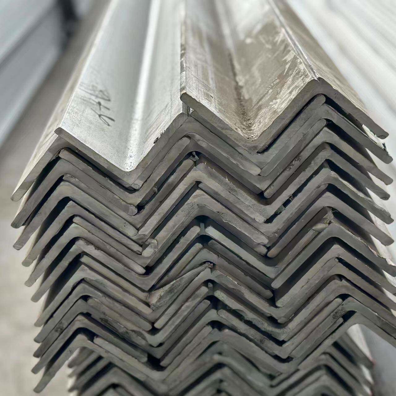 304不锈钢角钢激光切割加工如何选？看这篇就懂！