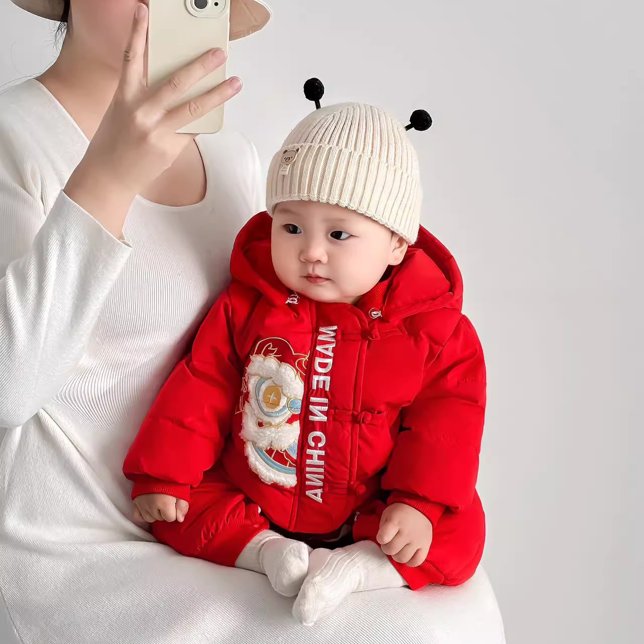 新生婴儿冬季羽绒服国潮连体衣，男宝宝百天周岁拜年服，时尚过年必备！