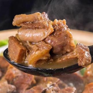 光华广味牛腩：煲仔饭的灵魂，广式美味的代名词！