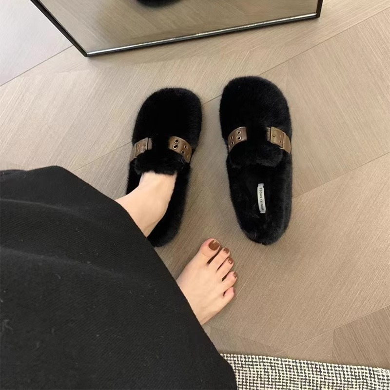 女加绒豆豆鞋如何搭配才时尚又保暖？