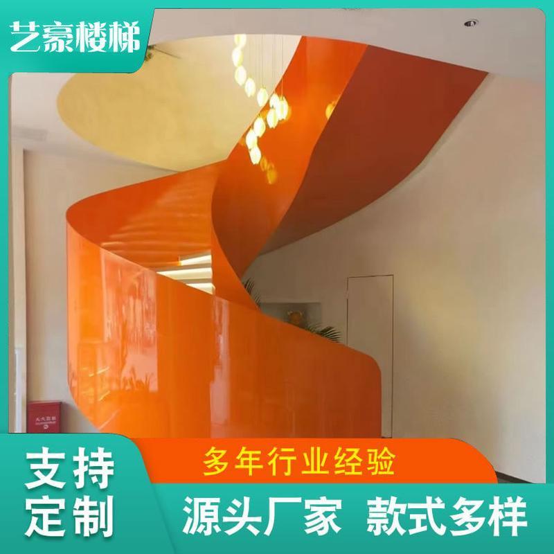 旋转楼梯螺旋阁楼：复式室内别墅的梦幻设计，打造专属loft生活空间！