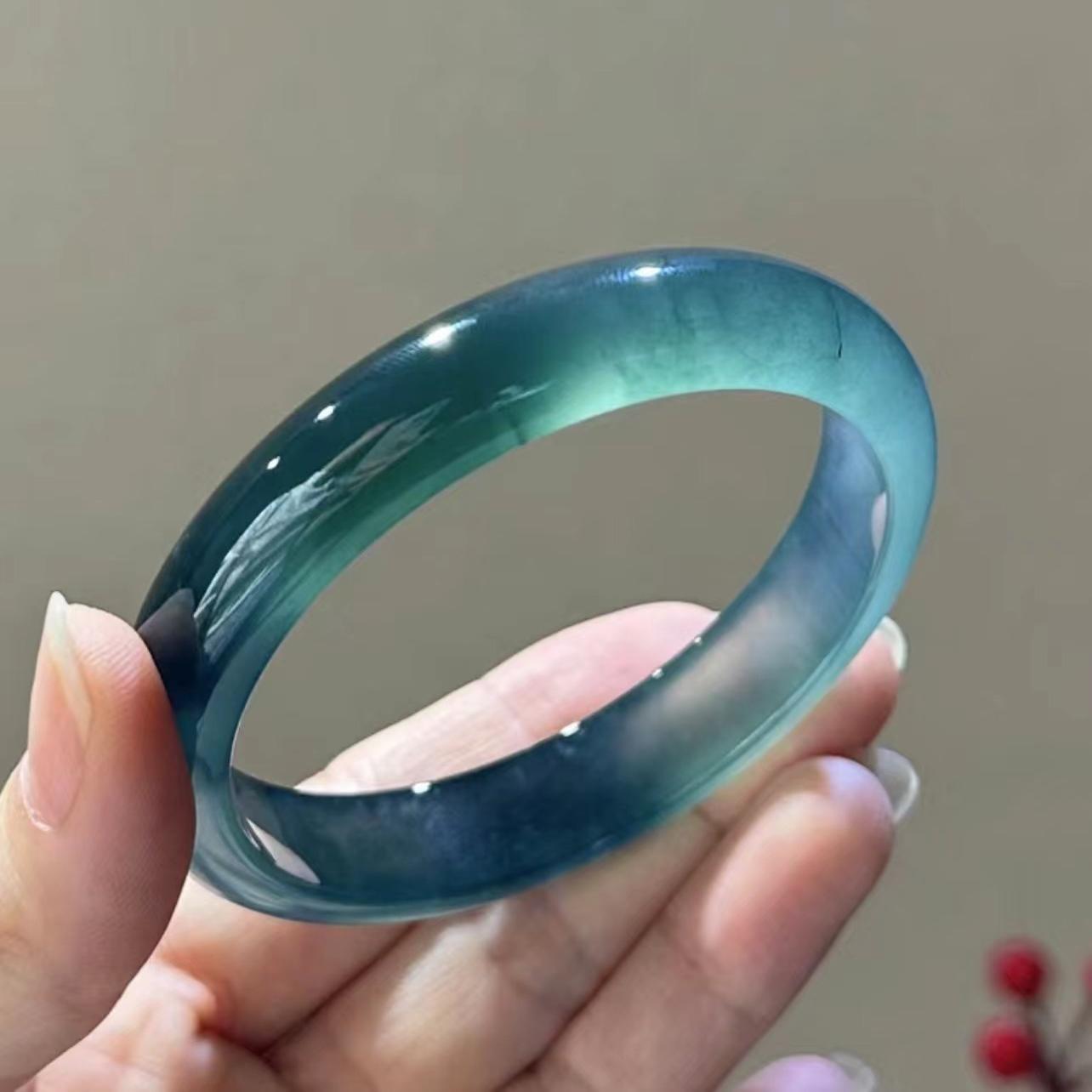 危地马拉翡翠色手镯子冰种蓝水底油青飘花贵妃镯！这波不冲真的亏大了
