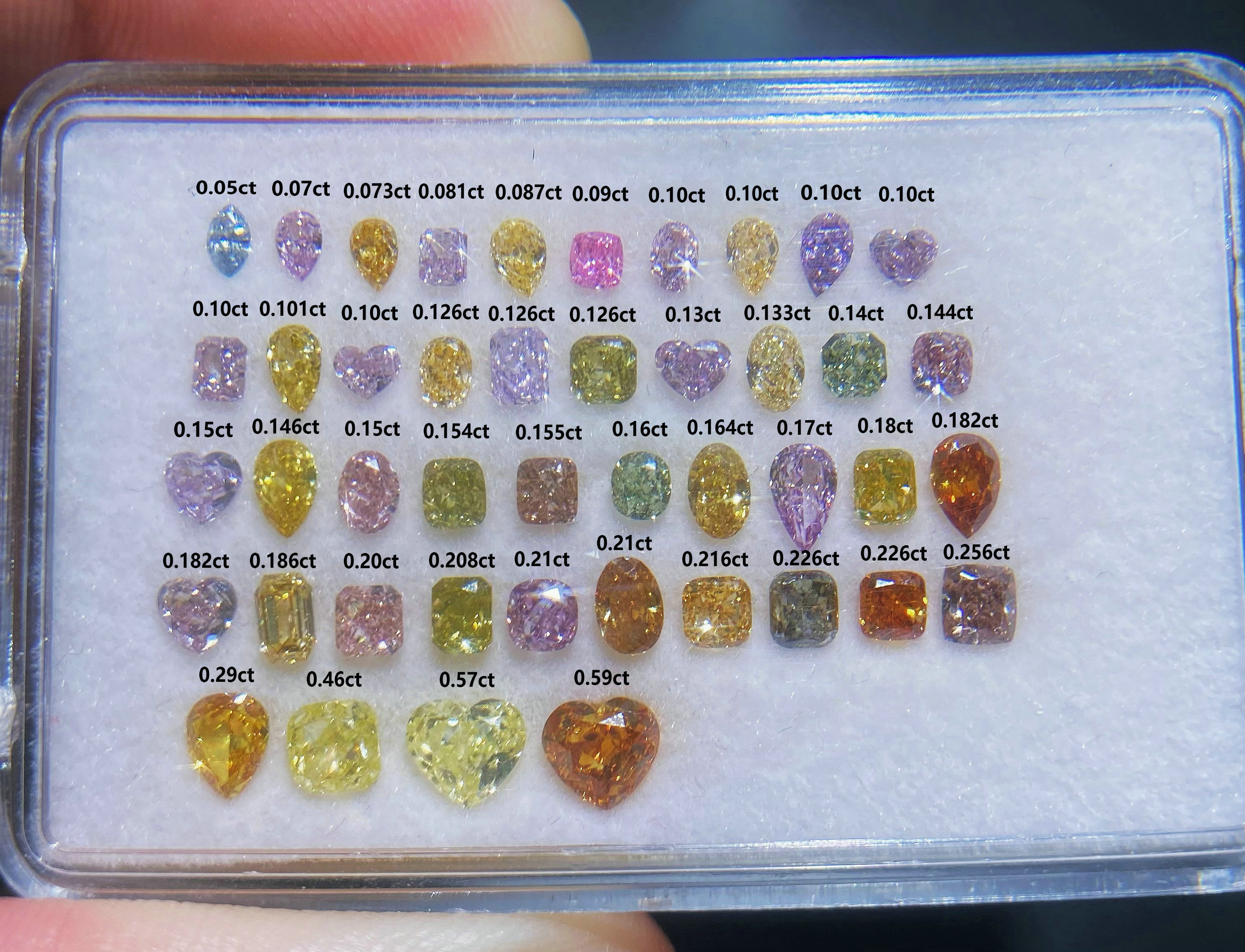 中坦匠语 GIA 1.01克拉垫型黄钻裸钻18k戒指定制：璀璨夺目的奢华定制之旅