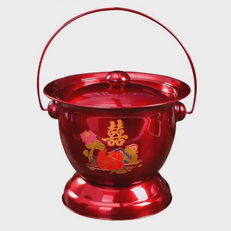 结婚必备神器：不锈钢手提痰盂，红色高脚带盖带提手，搪瓷夜壶尿壶，你家有了吗？