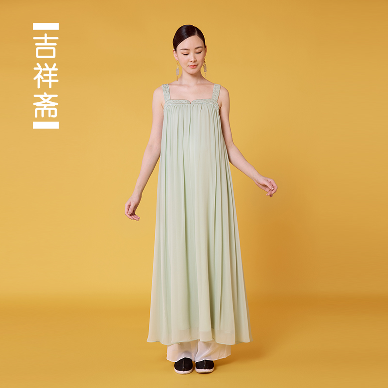 晓露吊带裙：国风新中式，穿出古典美与现代范的完美融合！