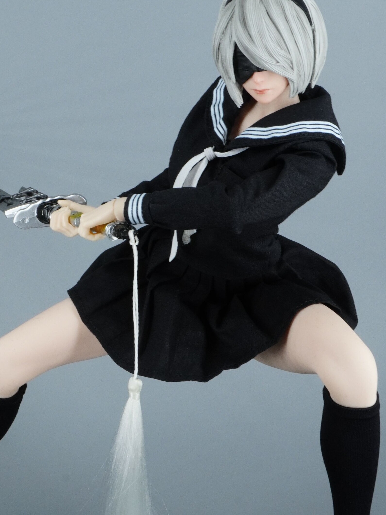 如何挑选适合的1/6女兵人小丑女哈莉奎恩服装？