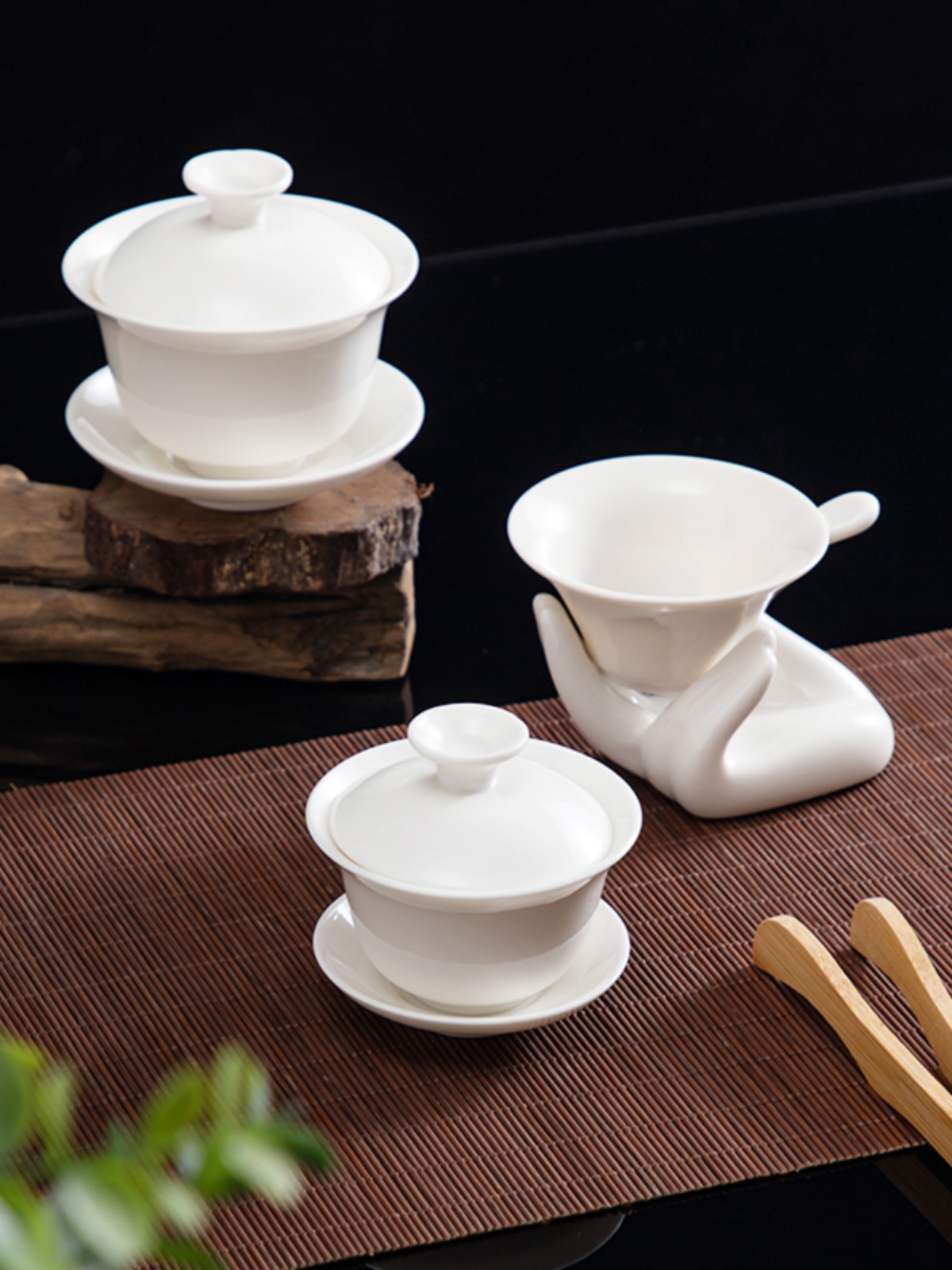 景德镇骨瓷三才盖碗茶杯：泡茶神器，白瓷金边的艺术享受！